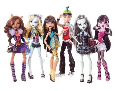 Hut Toy Testing: Barbie Glitter Vaccum &amp; Monster High Dolls