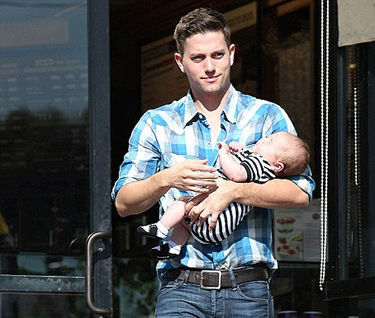 Celebaby: Twilight's Jasper Has A Baby!