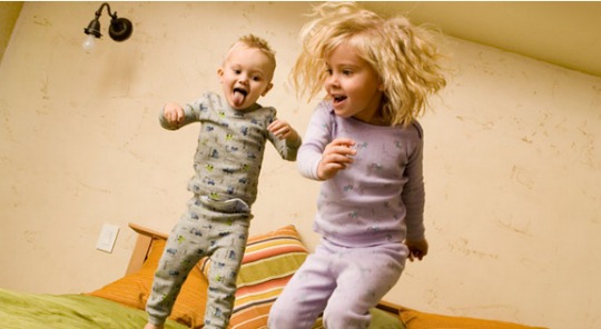 kids jumping on bed pm