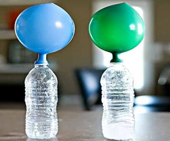 Fun Experiment To Do With The Kids Inflating A Balloon With Bicarbonate Of Soda And White Vinegar Fun Experiment To Do With The Kids Inflating A Balloon With Bicarbonate Of Soda And White Vinegar