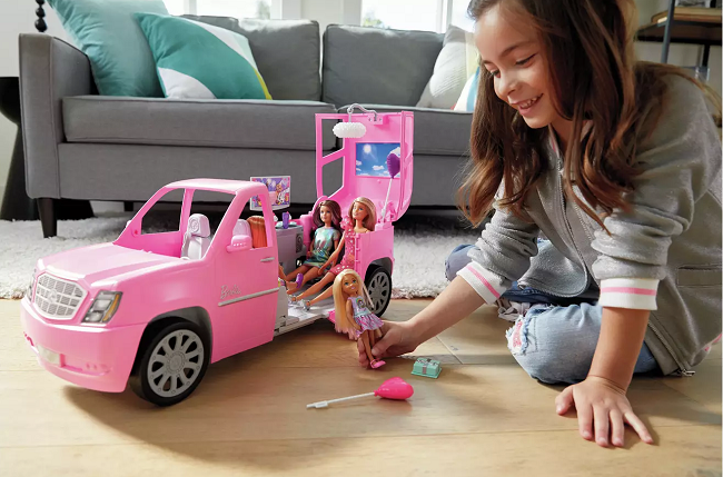 Barbie Limo and 4 Dolls