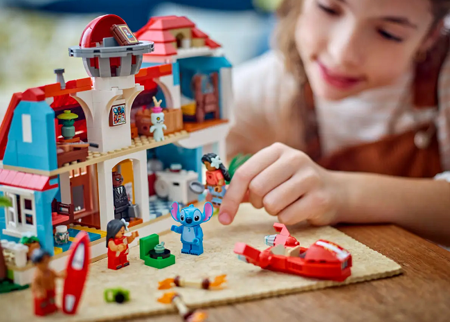 LEGO Disney Lilo and Stitch Beach House set